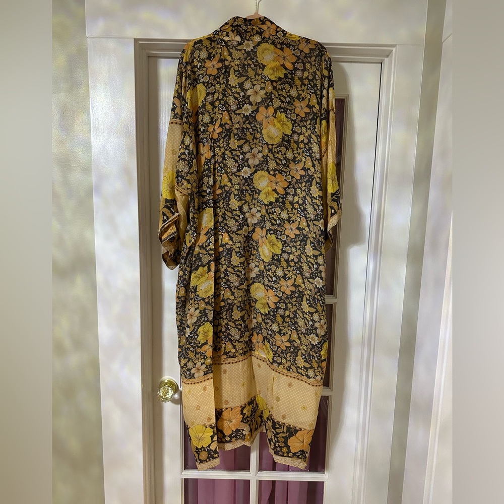 Spell Yellow and Black Kimono - Picture 6 of 8